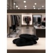 Pelzset aus Schal und Handschuhen