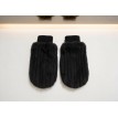 Pelzset aus Schal und Handschuhen