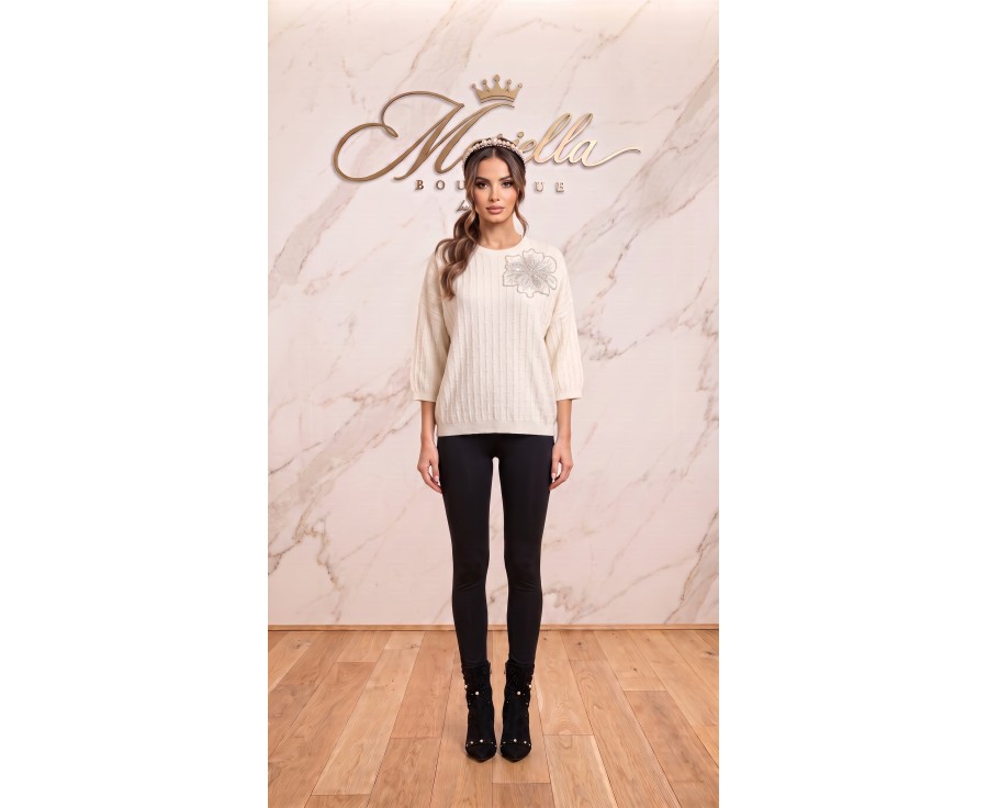 Sweter z aplikacją kwiatową Sweter z aplikacją kwiatową