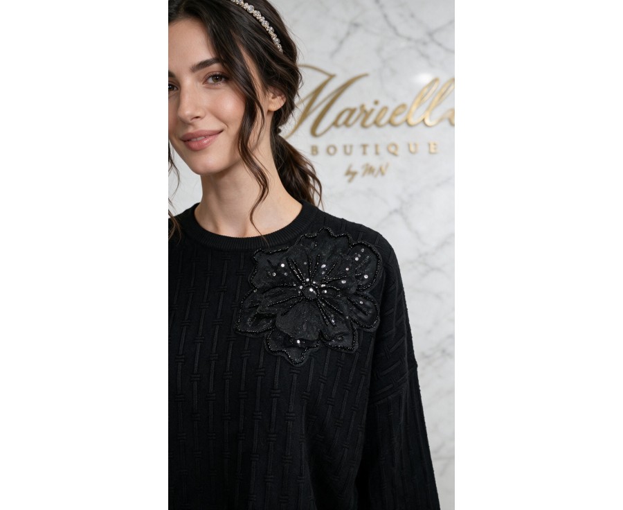 Sweter z aplikacją kwiatową
