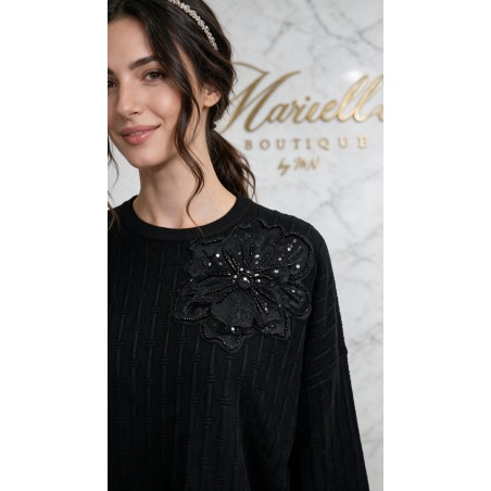 Sweter z aplikacją kwiatową
